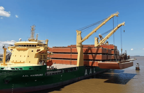 AAL Hamburg discharging barges in Uruguay