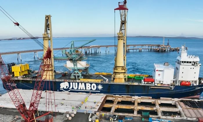Arrival of Perdaman’s shiploader at Dampier Cargo Wharf, April 2026