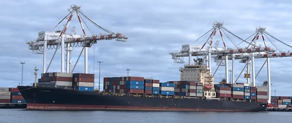 Containership Singapore at Fremantle Oct 26. © Amanda Bradfield