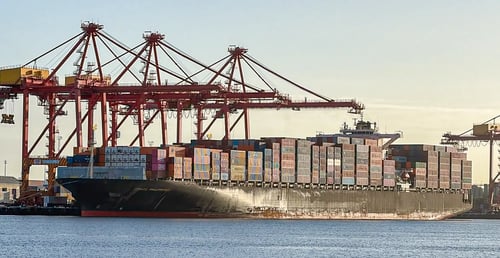 Cosco Philippines at Fremantle July26. ©Amanda Bradfield