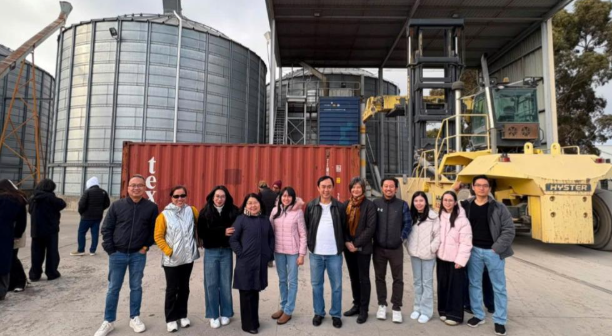 Delegation visiting a facility in Horsham. Credit: Emma Chu
