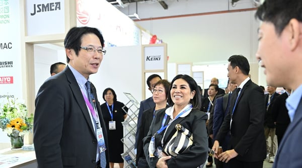 Carmelita Hartoto, chair of the Indonesian National Shipowners’ Association, leading a delegation at the Japan Pavilion. Credit: APM