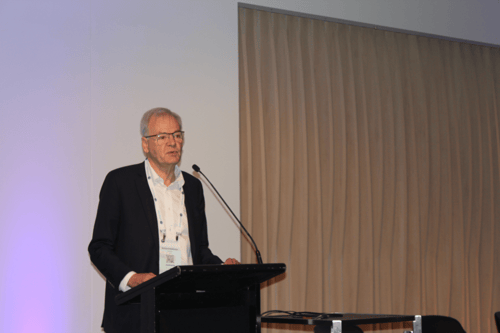Richard Robinson from engineering firm R2A speaks in Darwin. Credit: David Sexton/DCN