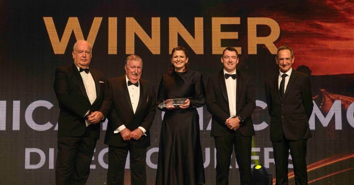 Anica Di Giacomo (middle) of Direct Couriers received the Women’s Leadership Award. Pictured with (l-r) VTA CEO Peter Anderson, VTA president Dennis Ryan, Viva Energy Australia's Kerry Watson and Senator Glenn Sterle. Image: AVellinoM and VTA