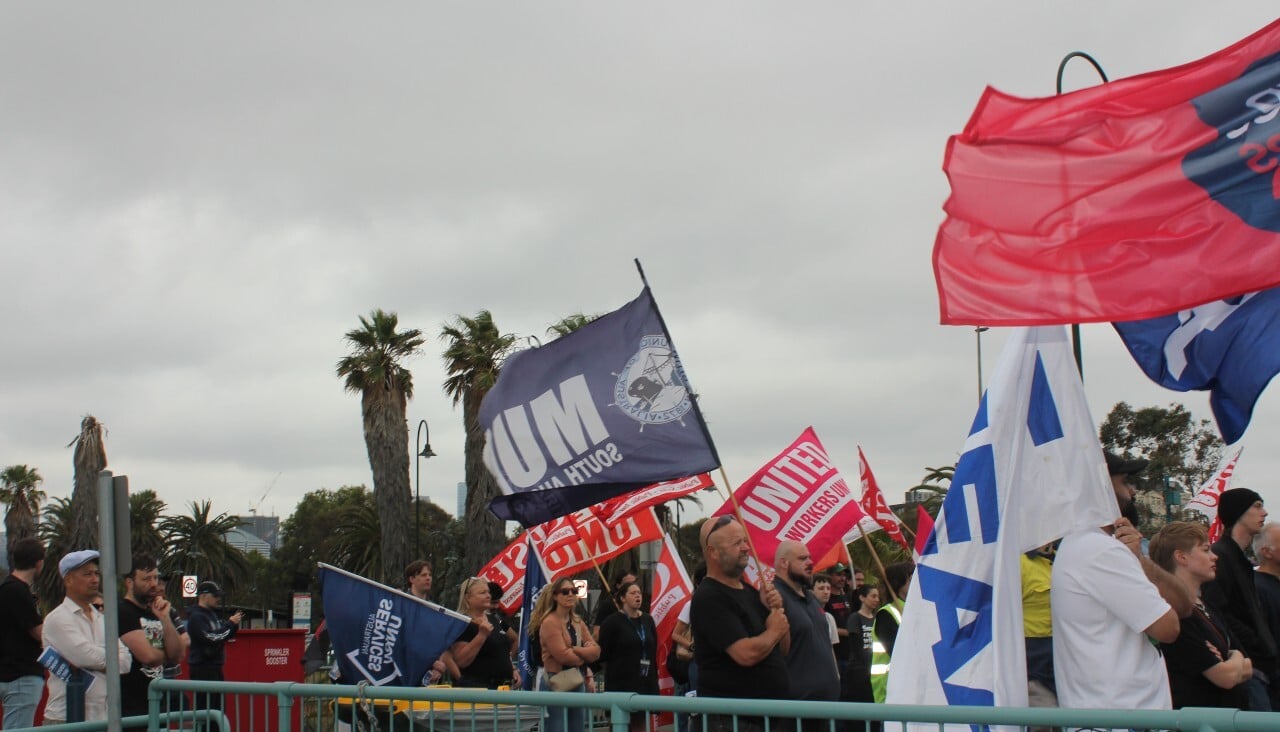Unions rally at Station Pier