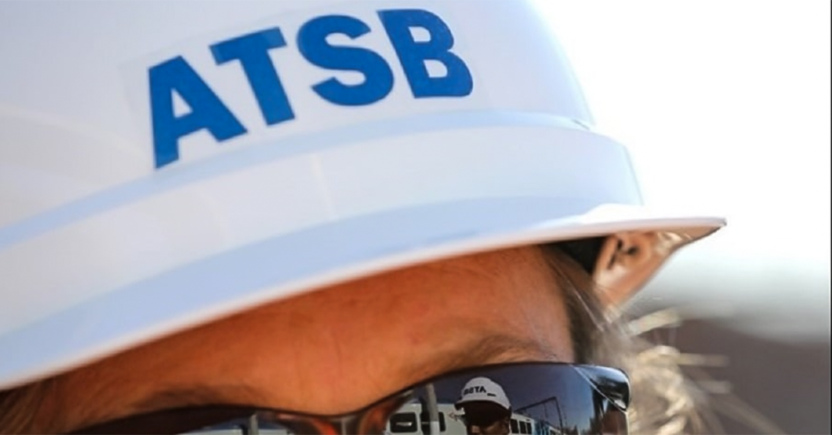 ATSB: serious injury to pilot launch deckhand