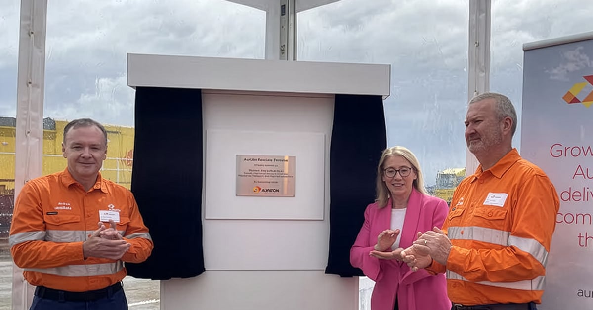 Andrew Harding, MD, Aurizon; Rita Saffioti, WA Deputy Premier and Tim Longstaff, Chairman . Image: Aurizon