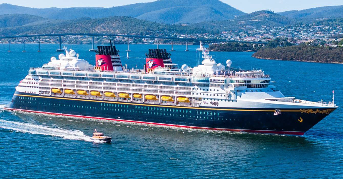 TasPorts celebrates Hobart cruise milestone