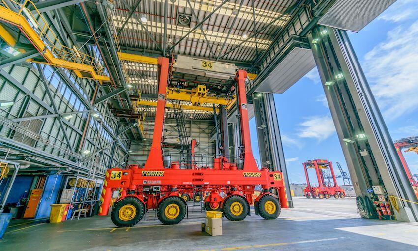 Brisbane wharfies make essential donations to at-need school students