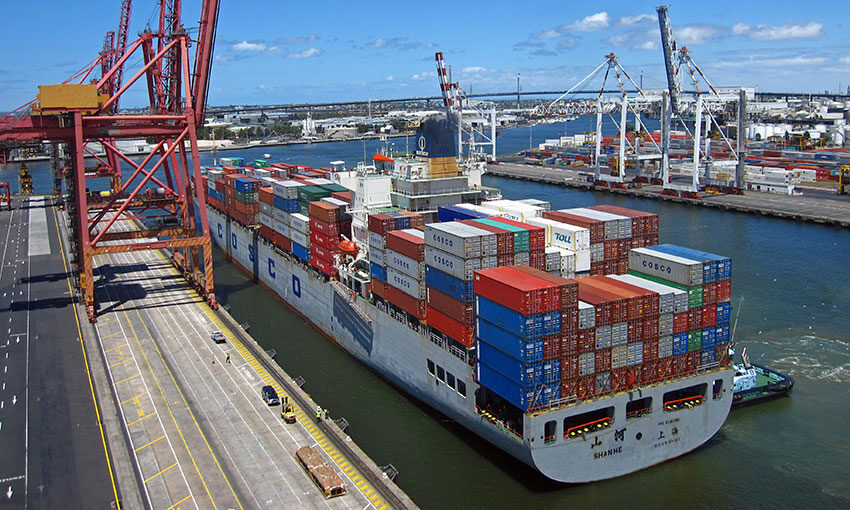 Value of goods exports falls 7% last quarter