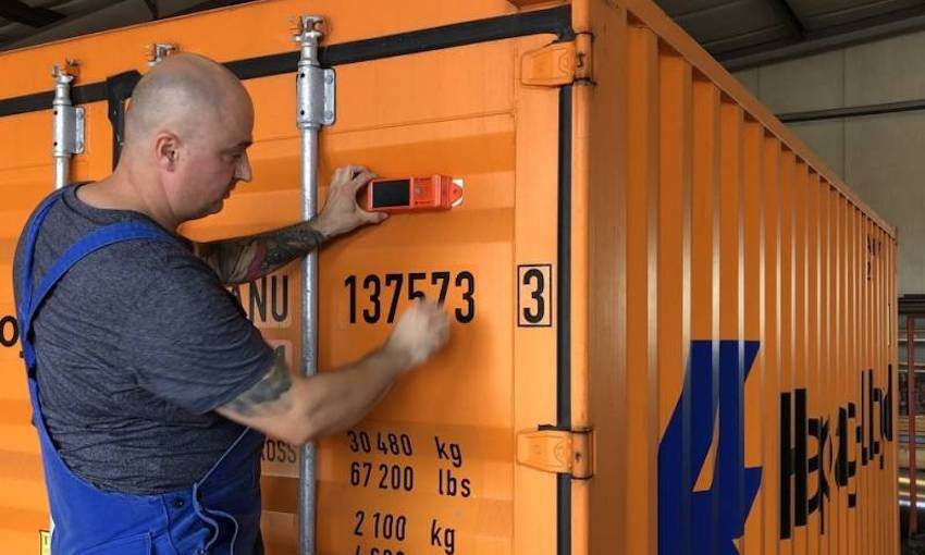 Hapag-Lloyd to install tracking devices on 1.6 million containers