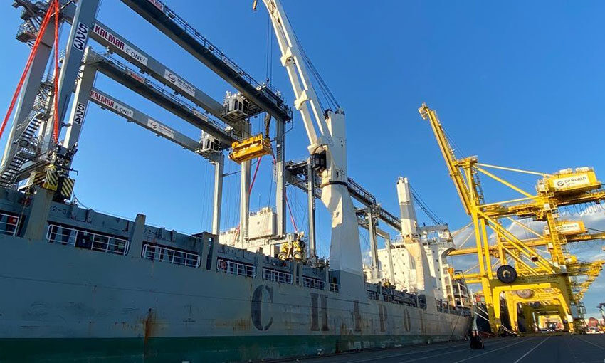 New RTGs arrive at Sydney