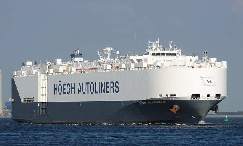 Höegh sells one ship, buys another