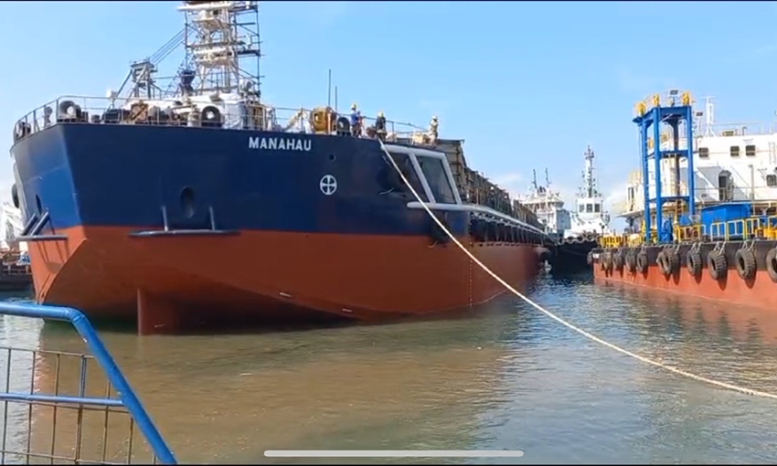 Stricken NZ barge under repair