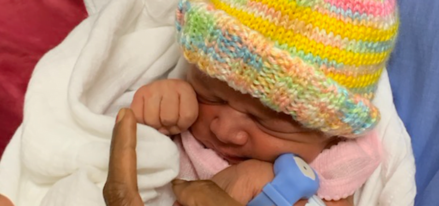 Cruise line donates to newborn babies in PNG