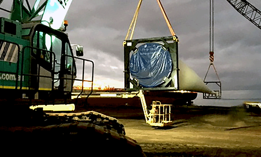 Last wind blade loaded at Geelong