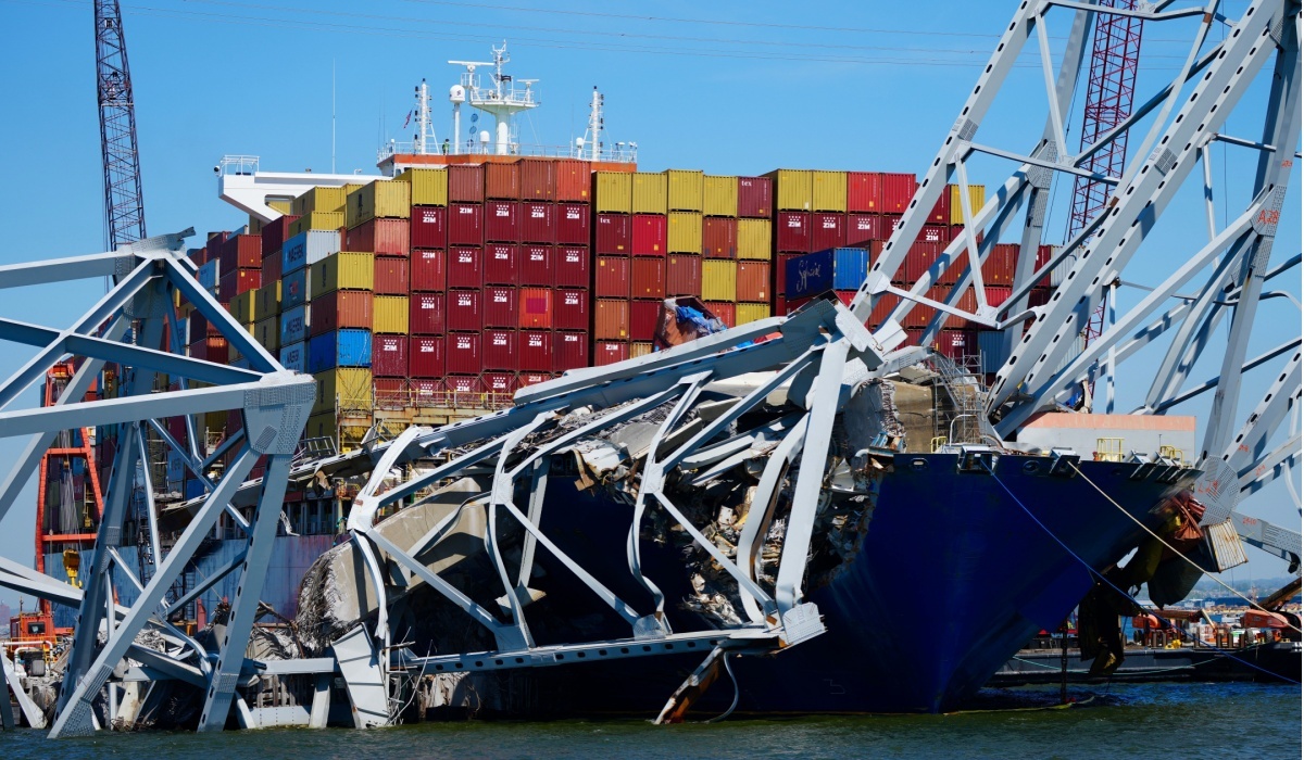 Review finds 68 US bridges at risk of collision