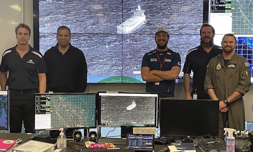 Sailor rescued by bulk carrier visits AMSA search and rescue team