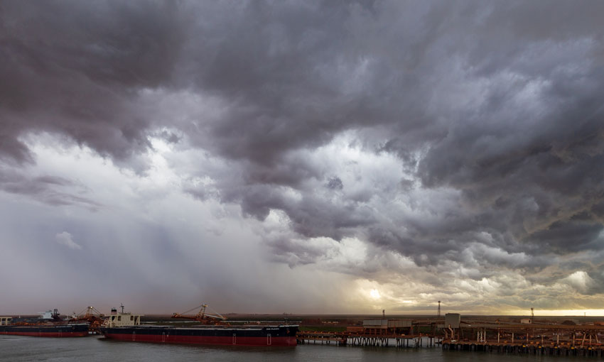 Ships cleared from Port Hedland ahead of wild weather