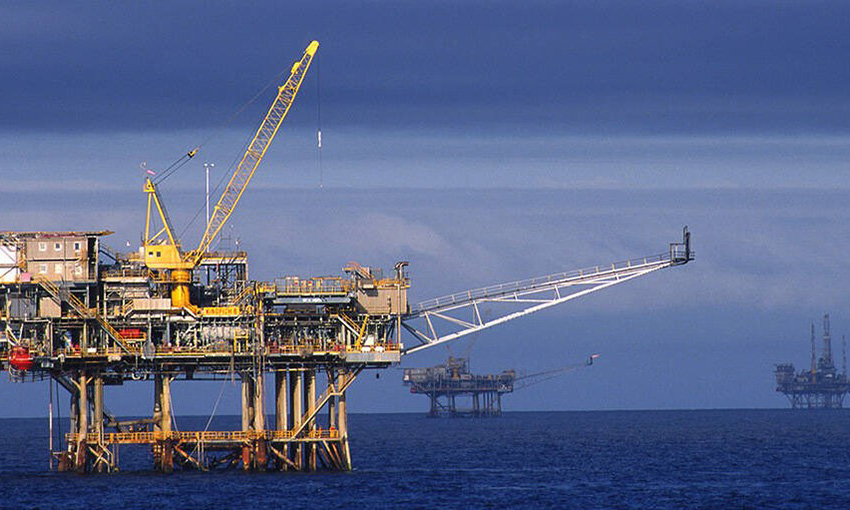 Environmentalists want Bass Strait rig de-coms halted