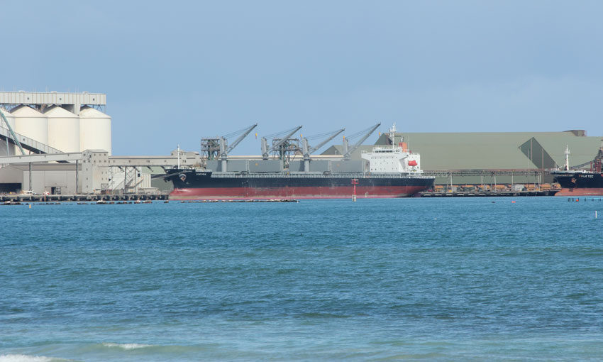 Shipping re-starts at Geraldton after cyclone