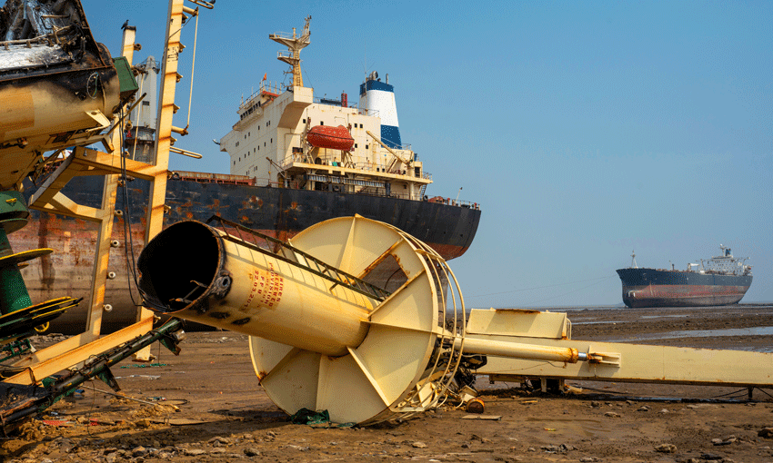 International shipping under the microscope