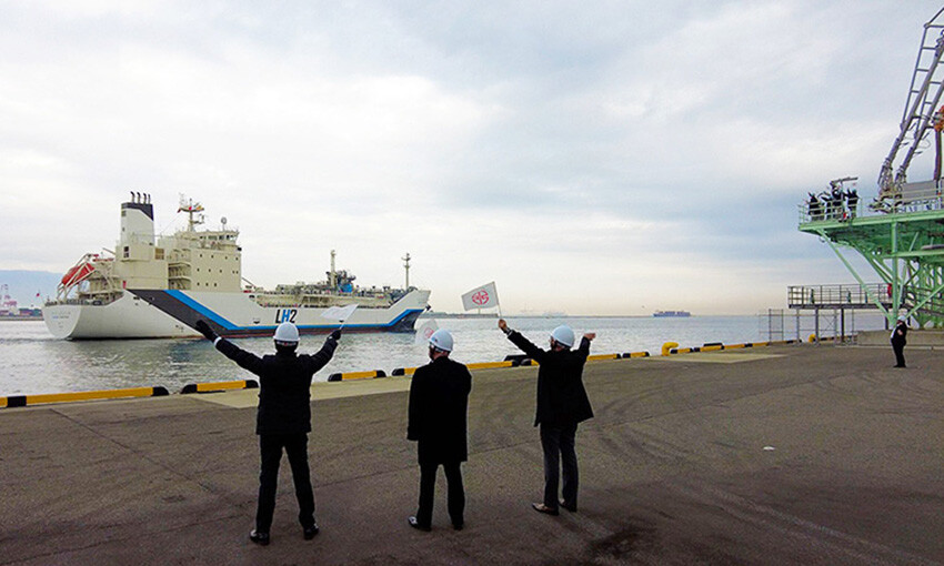 Liquefied hydrogen carrier starts maiden voyage to Australia