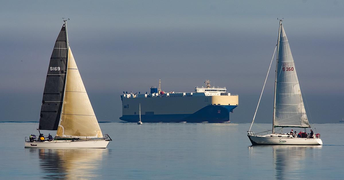 China Merchants-operated ro-ro Mao Hong approaching Melbourne. Image: Dale Crisp