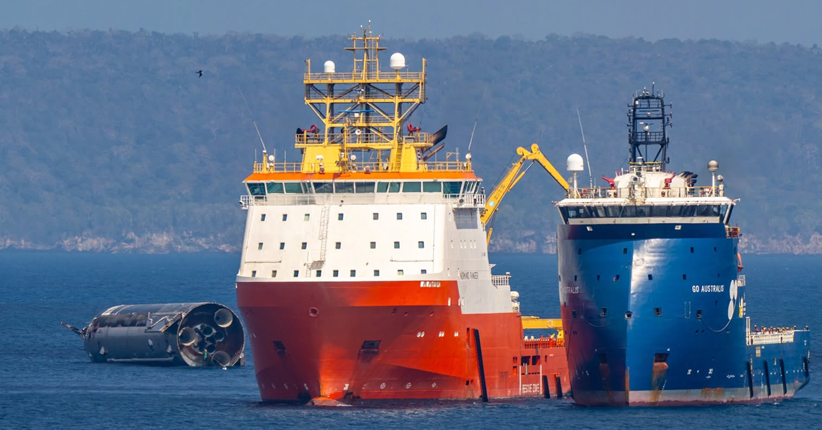 Offshore supply vessels Normand Ranger and Go Australis with the SpaceX's Starship 40 off Christmas Island. Image: © Chris Bray Photography