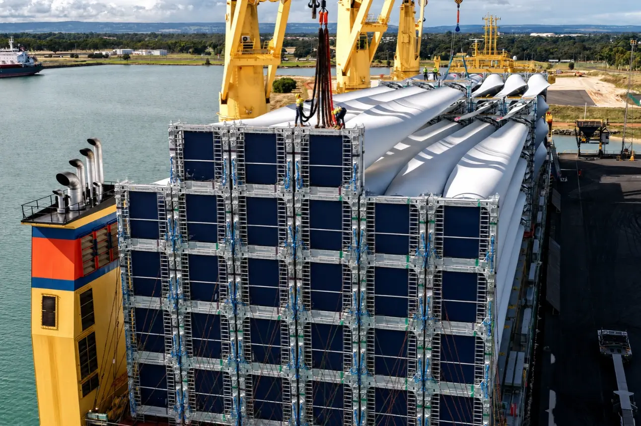 Preparing unloading of wind turbines from AAL Antwerp at Port of Bunbury