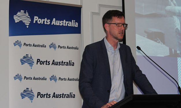 Queensland transport minister pushes coastal shipping reform