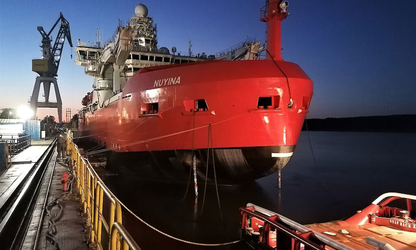 New icebreaker overcomes first scrape (with video)
