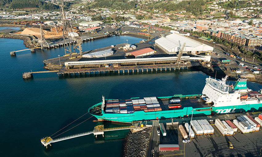 TasRail hits key milestone: New bulk minerals shiploader for Burnie Port