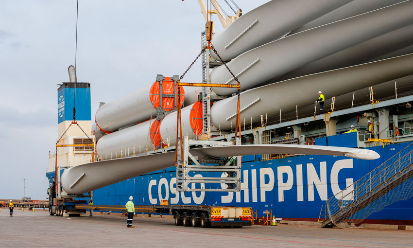 Giant wind farm components imported at Port Kembla (with video)