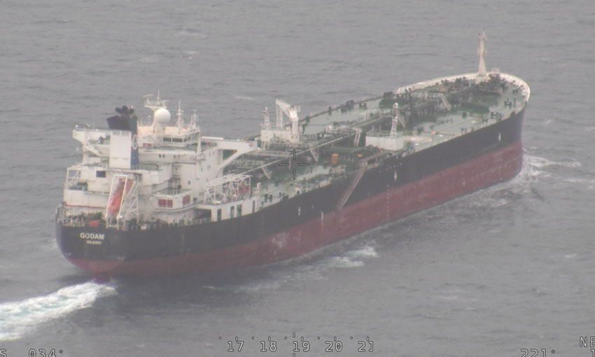 Tanker crew rescues stricken boaties in the Torres Strait