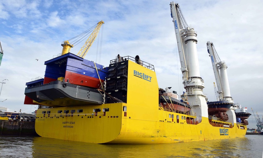 Specialist heavy lift ship delivers large cargo to Newcastle