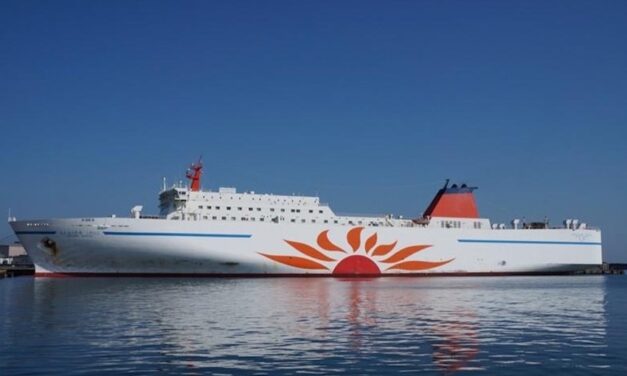 World-first test of auto berthing and unberthing system