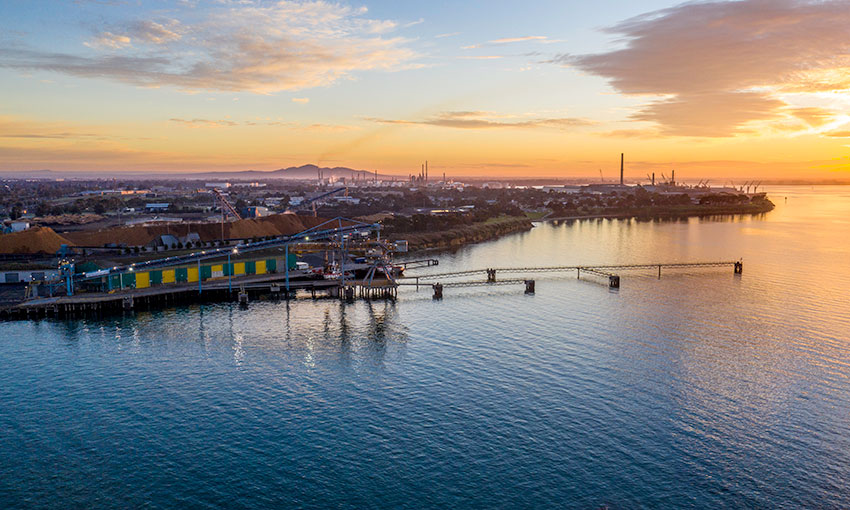 GeelongPort and Viva Energy sign agreement on gas import terminal