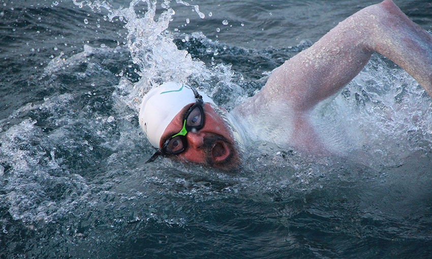 Marathon swimmer to swim Newcastle to Sydney to support seafarers