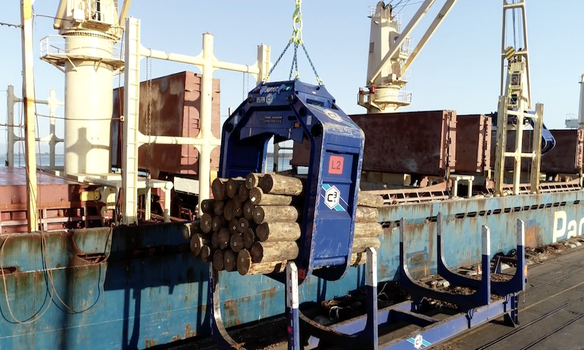 Stevedore C3 delivers industry-first log loader