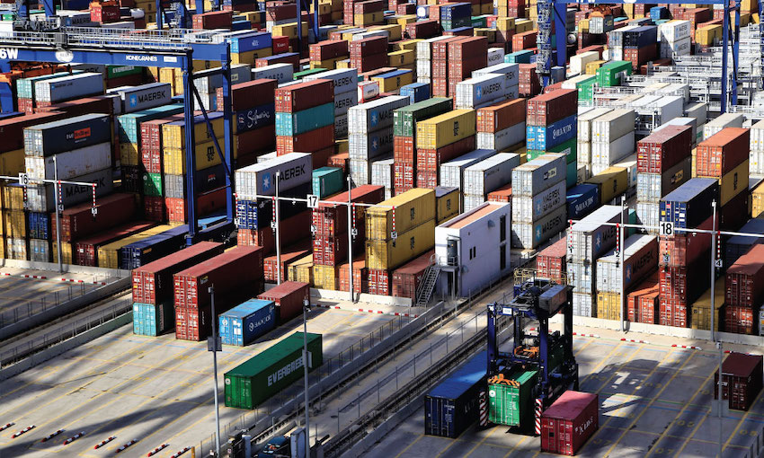 Global trade hits record $7.7 trillion in Q1 2022