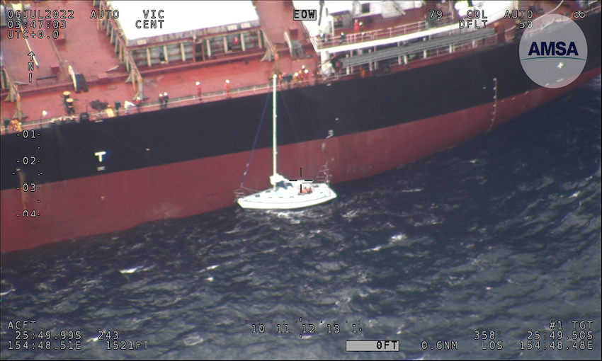 Sailor rescued by AMSA and bulk carrier off Queensland coast