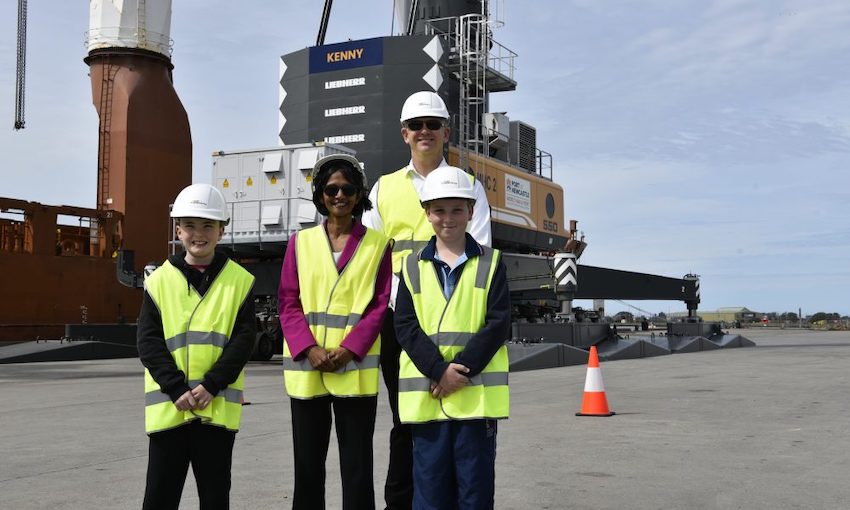 Port of Newcastle commissions new mobile harbour cranes