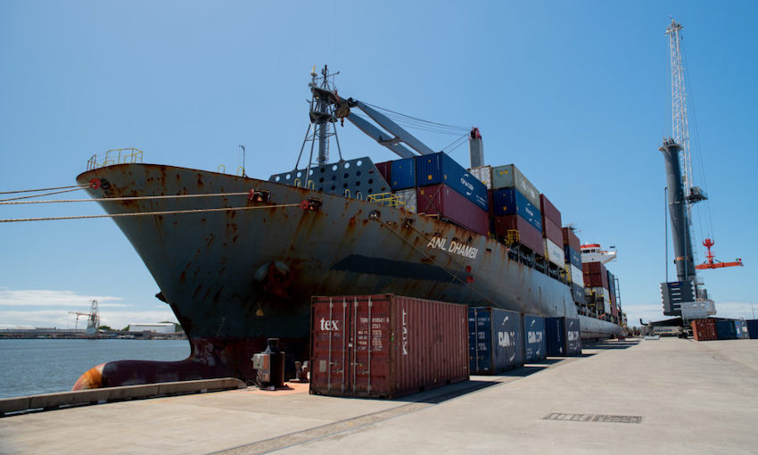 Port of Newcastle cranes load first containership