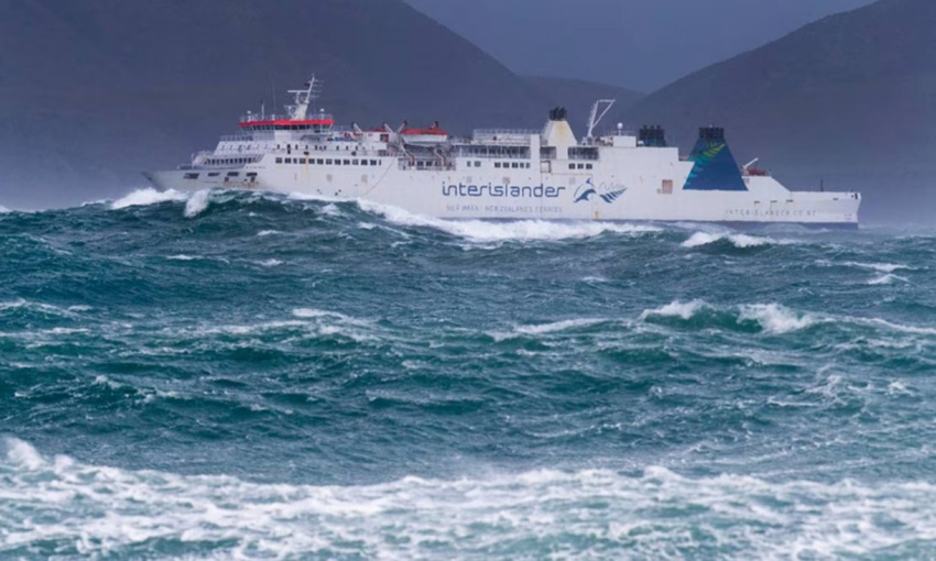 NZ ferry Kaitaki loses power in Cook Strait