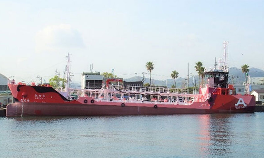 Pure battery tanker Akari completes first bunkering operation
