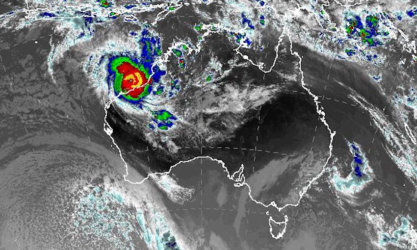 Port Hedland shuts, Cyclone Ilsa closes in