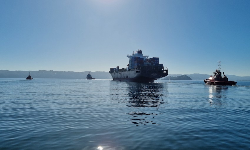 Stricken containership berths in Wellington
