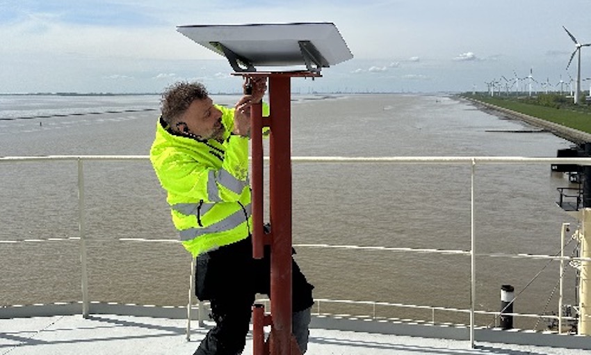 MOL trials satellite communication service at sea