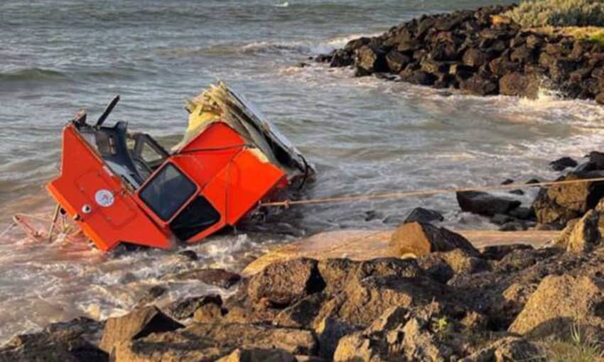 Pilot vessel grounds, breaks up at Port Phillip Heads (UPDATED)